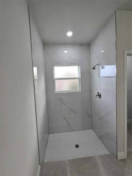 待售: $315,000 (4 贝兹, 3 浴室, 1865 平方英尺)