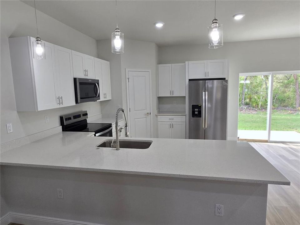 待售: $315,000 (4 贝兹, 3 浴室, 1865 平方英尺)