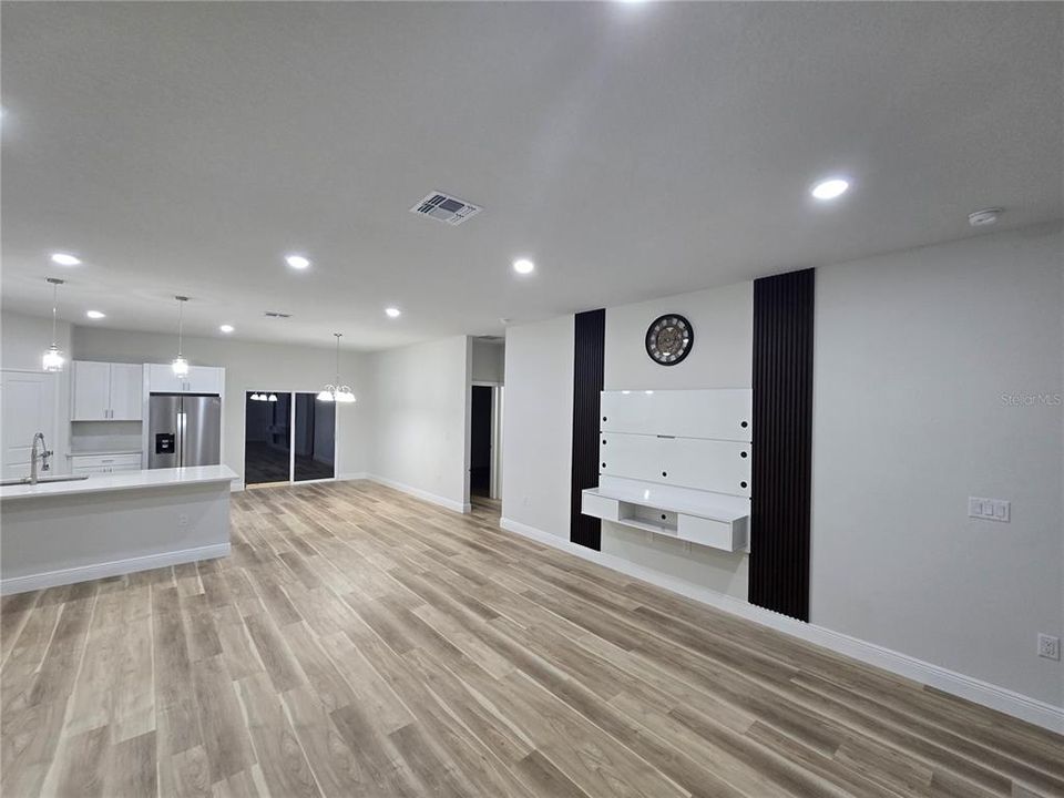 待售: $315,000 (4 贝兹, 3 浴室, 1865 平方英尺)