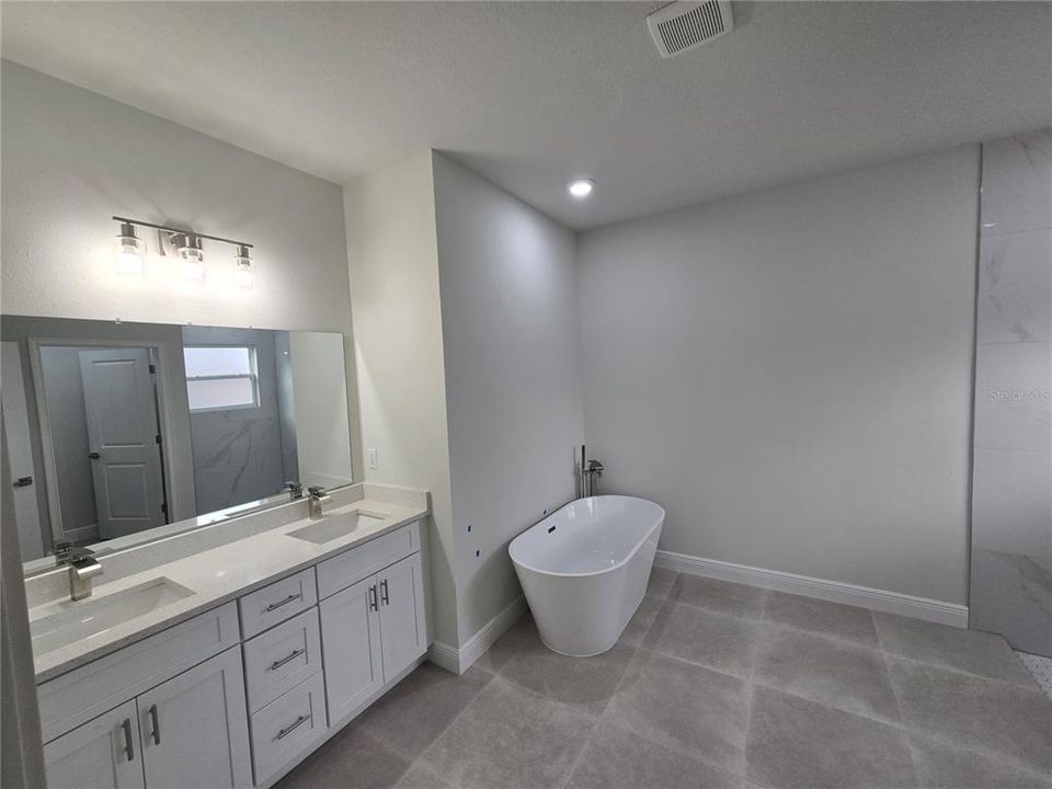 待售: $315,000 (4 贝兹, 3 浴室, 1865 平方英尺)