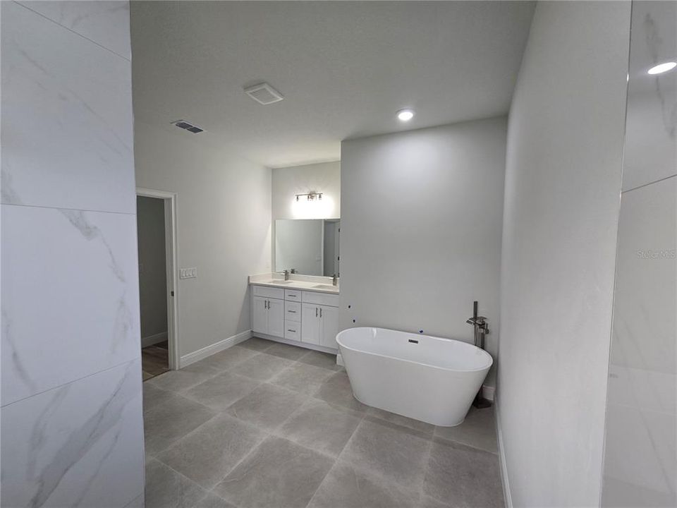 待售: $315,000 (4 贝兹, 3 浴室, 1865 平方英尺)