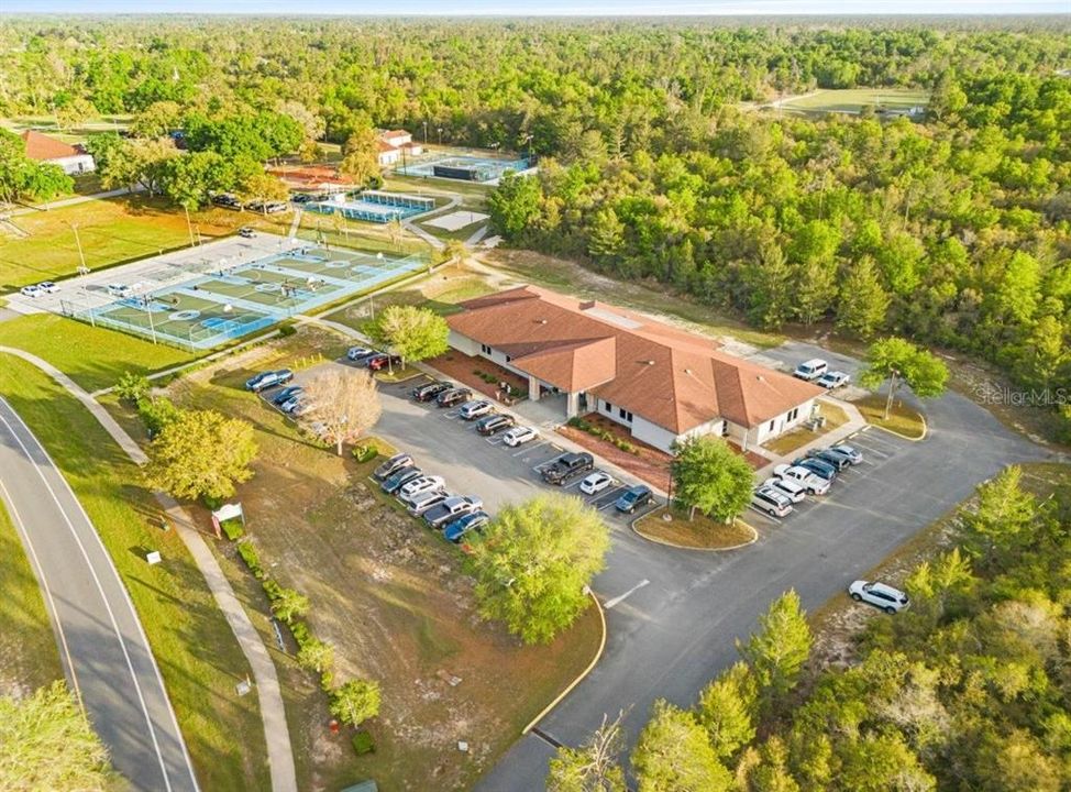 待售: $315,000 (4 贝兹, 3 浴室, 1865 平方英尺)