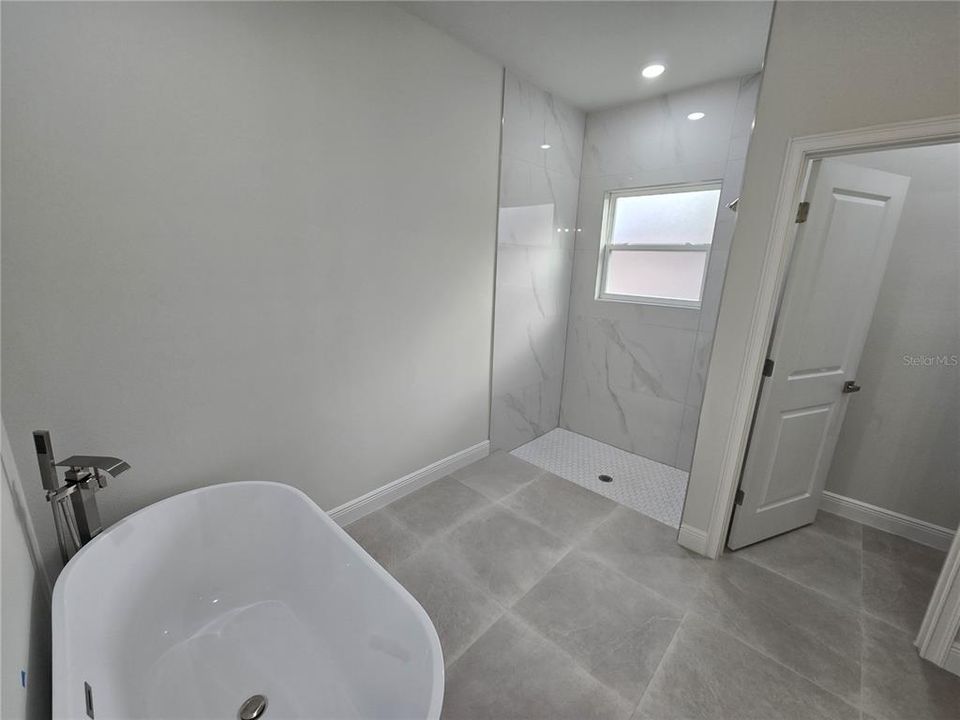 待售: $315,000 (4 贝兹, 3 浴室, 1865 平方英尺)