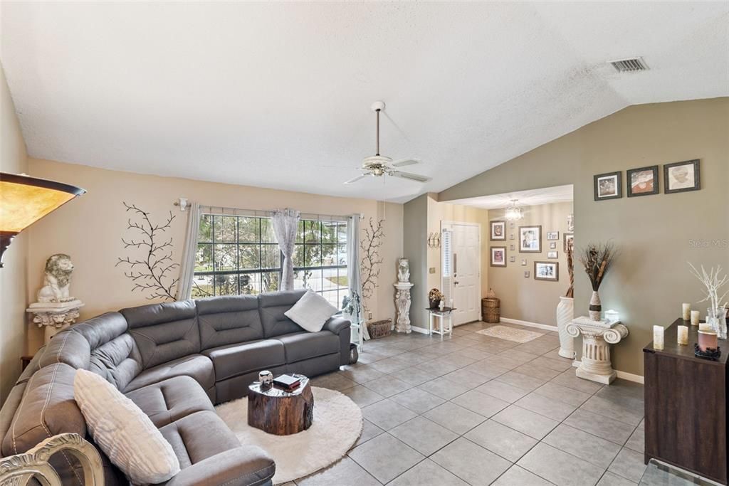 For Sale: $310,000 (3 beds, 2 baths, 1954 Square Feet)