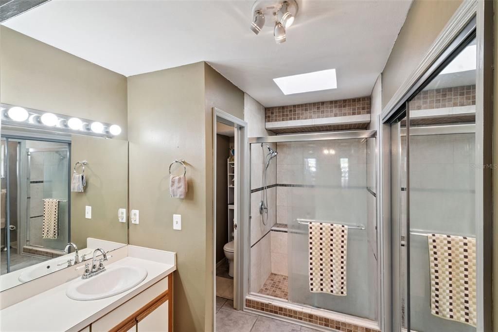 For Sale: $310,000 (3 beds, 2 baths, 1954 Square Feet)