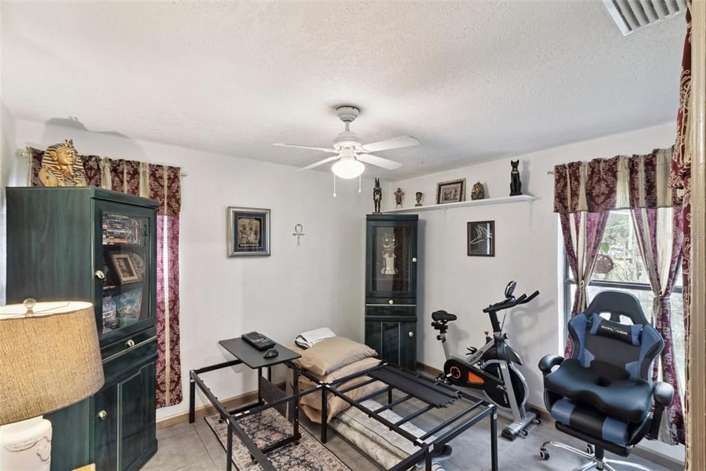 For Sale: $310,000 (3 beds, 2 baths, 1954 Square Feet)