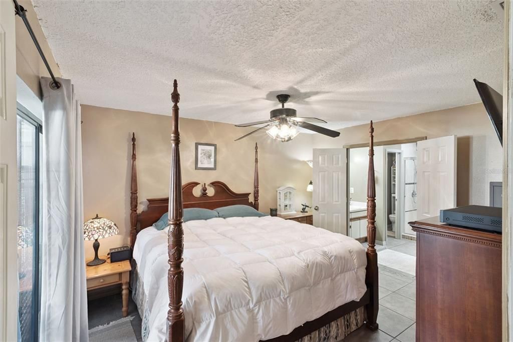 For Sale: $310,000 (3 beds, 2 baths, 1954 Square Feet)