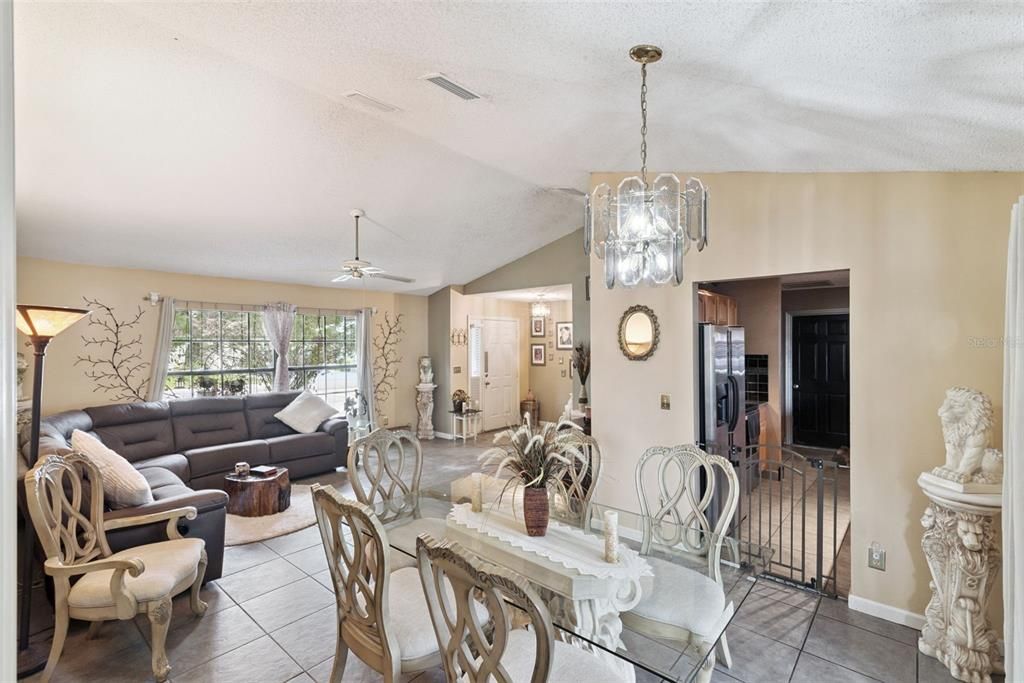 For Sale: $310,000 (3 beds, 2 baths, 1954 Square Feet)