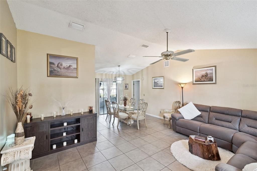 For Sale: $310,000 (3 beds, 2 baths, 1954 Square Feet)