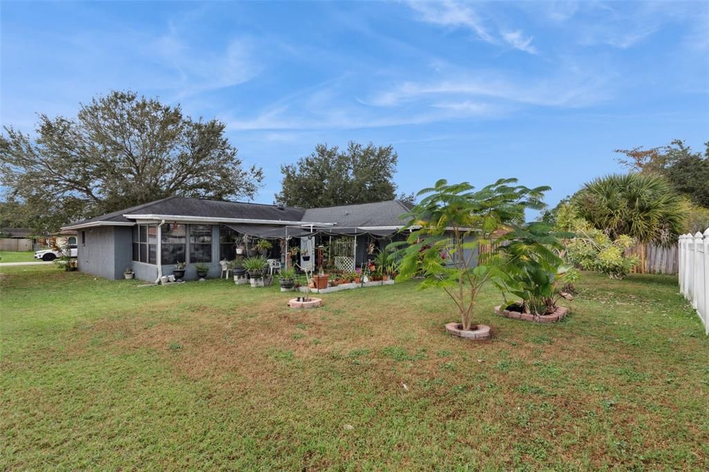 For Sale: $310,000 (3 beds, 2 baths, 1954 Square Feet)