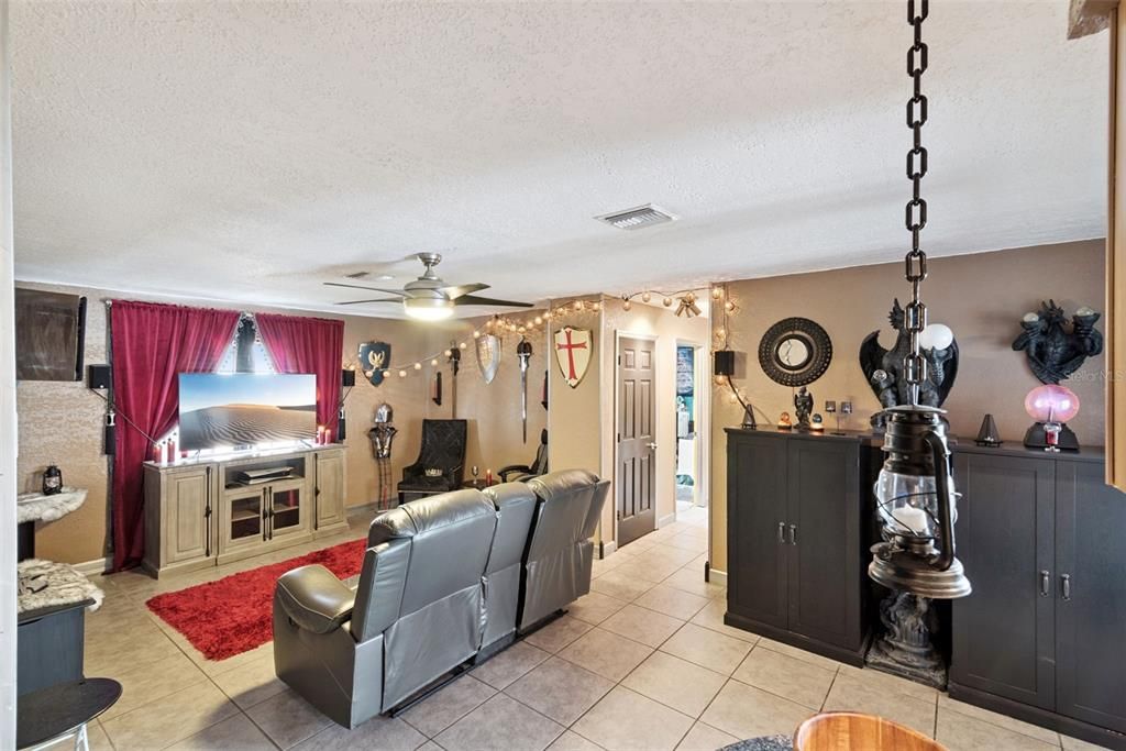 For Sale: $310,000 (3 beds, 2 baths, 1954 Square Feet)