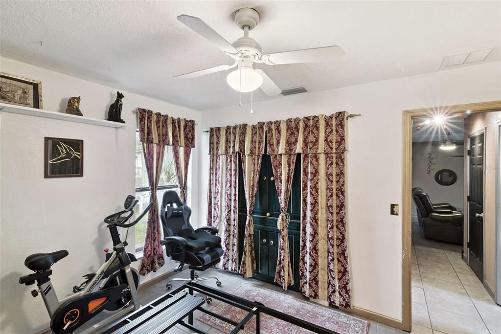 For Sale: $310,000 (3 beds, 2 baths, 1954 Square Feet)