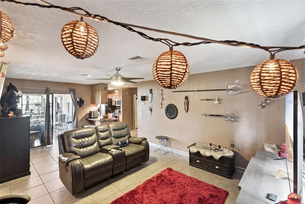 For Sale: $310,000 (3 beds, 2 baths, 1954 Square Feet)