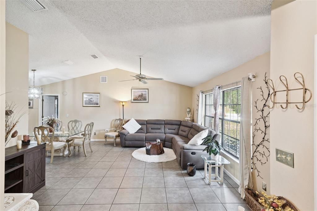 For Sale: $310,000 (3 beds, 2 baths, 1954 Square Feet)