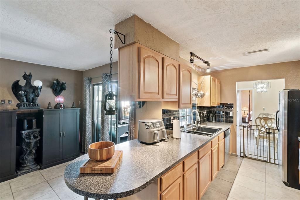 For Sale: $310,000 (3 beds, 2 baths, 1954 Square Feet)