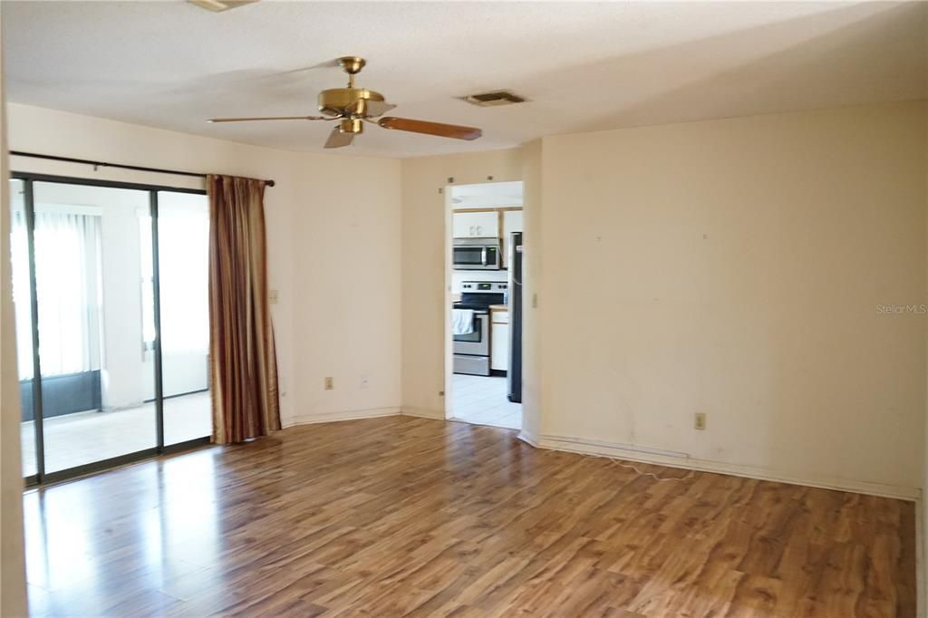 For Sale: $170,000 (2 beds, 2 baths, 1227 Square Feet)