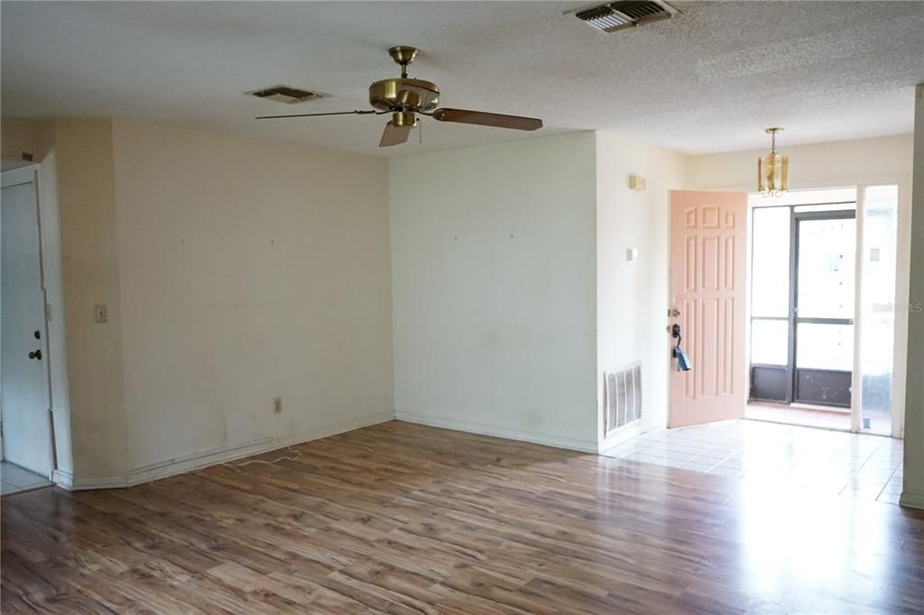 For Sale: $170,000 (2 beds, 2 baths, 1227 Square Feet)
