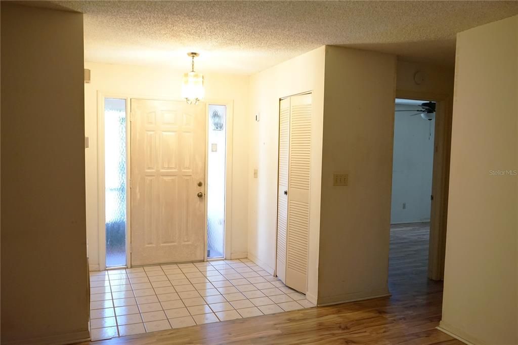 For Sale: $170,000 (2 beds, 2 baths, 1227 Square Feet)