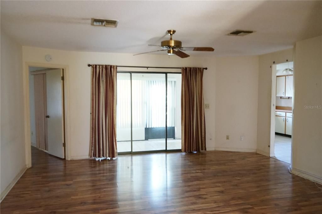 For Sale: $170,000 (2 beds, 2 baths, 1227 Square Feet)