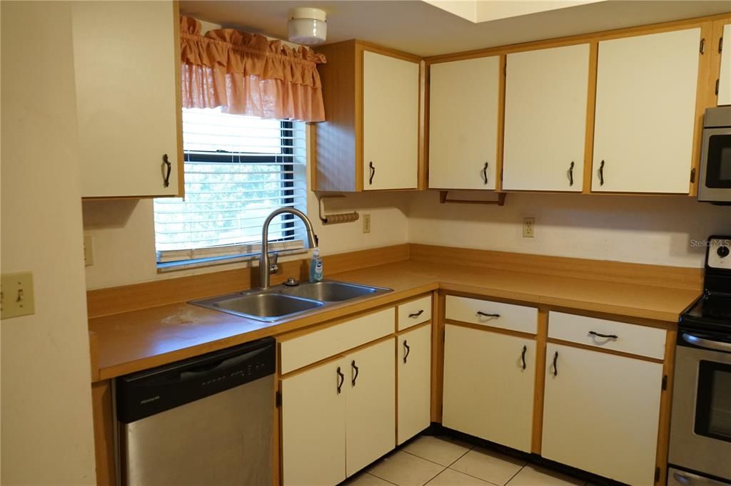 For Sale: $170,000 (2 beds, 2 baths, 1227 Square Feet)