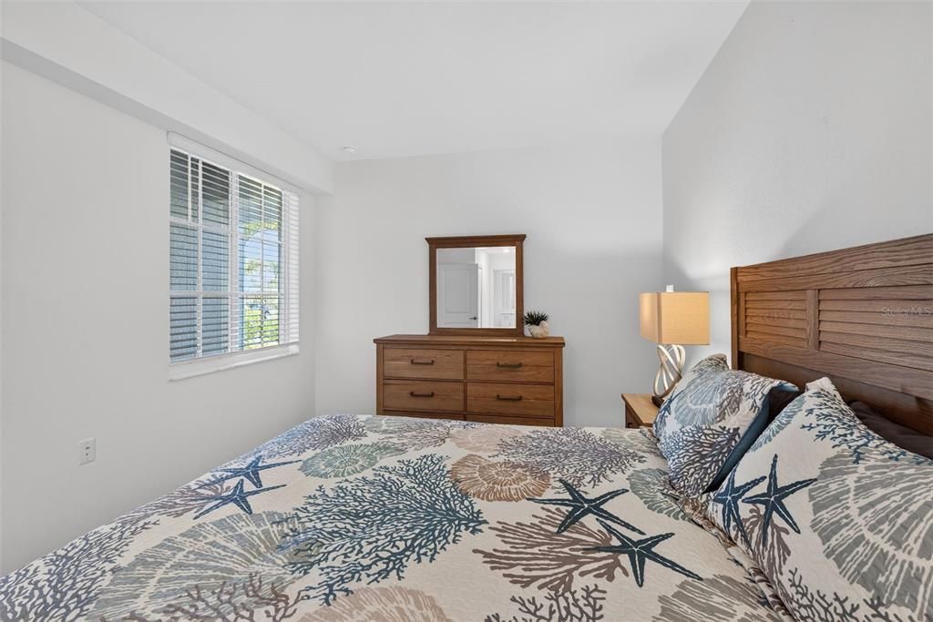 待售: $255,000 (2 贝兹, 2 浴室, 1180 平方英尺)