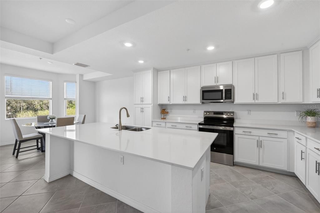 待售: $255,000 (2 贝兹, 2 浴室, 1180 平方英尺)