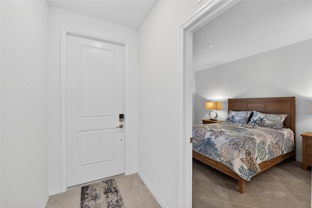 待售: $255,000 (2 贝兹, 2 浴室, 1180 平方英尺)