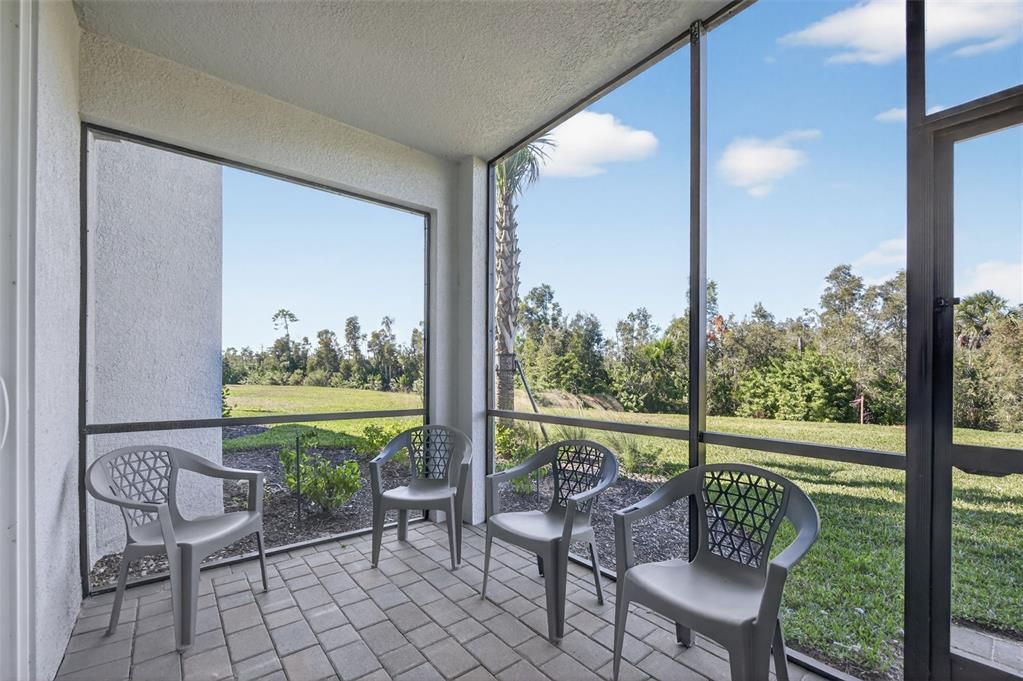 待售: $255,000 (2 贝兹, 2 浴室, 1180 平方英尺)