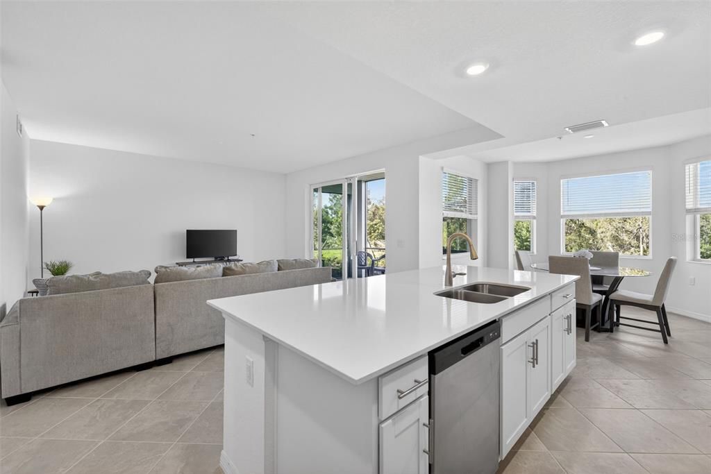 待售: $255,000 (2 贝兹, 2 浴室, 1180 平方英尺)