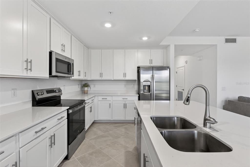 待售: $255,000 (2 贝兹, 2 浴室, 1180 平方英尺)