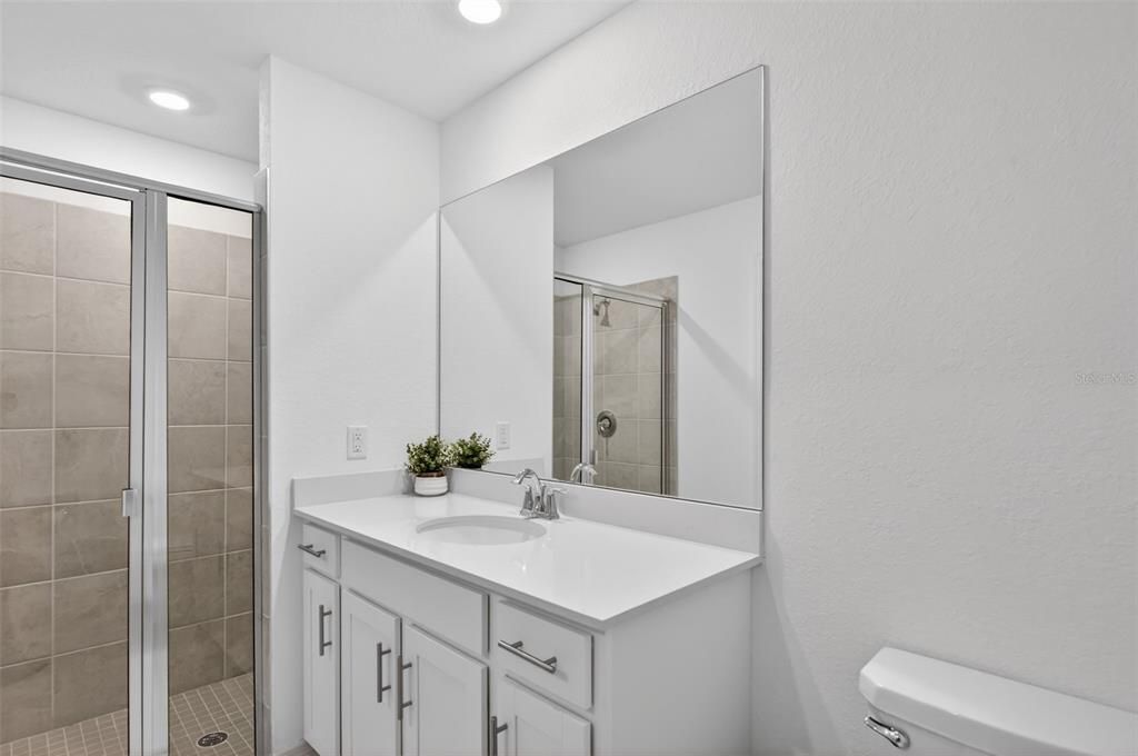 待售: $255,000 (2 贝兹, 2 浴室, 1180 平方英尺)