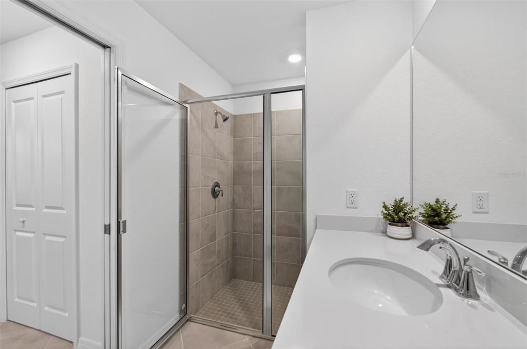 待售: $255,000 (2 贝兹, 2 浴室, 1180 平方英尺)