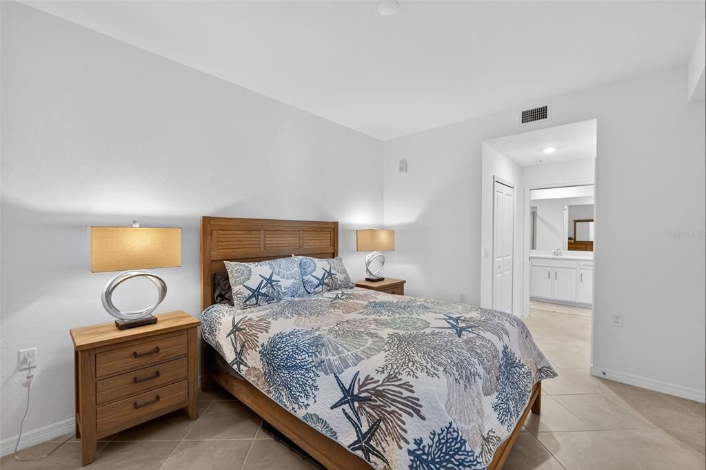 待售: $255,000 (2 贝兹, 2 浴室, 1180 平方英尺)