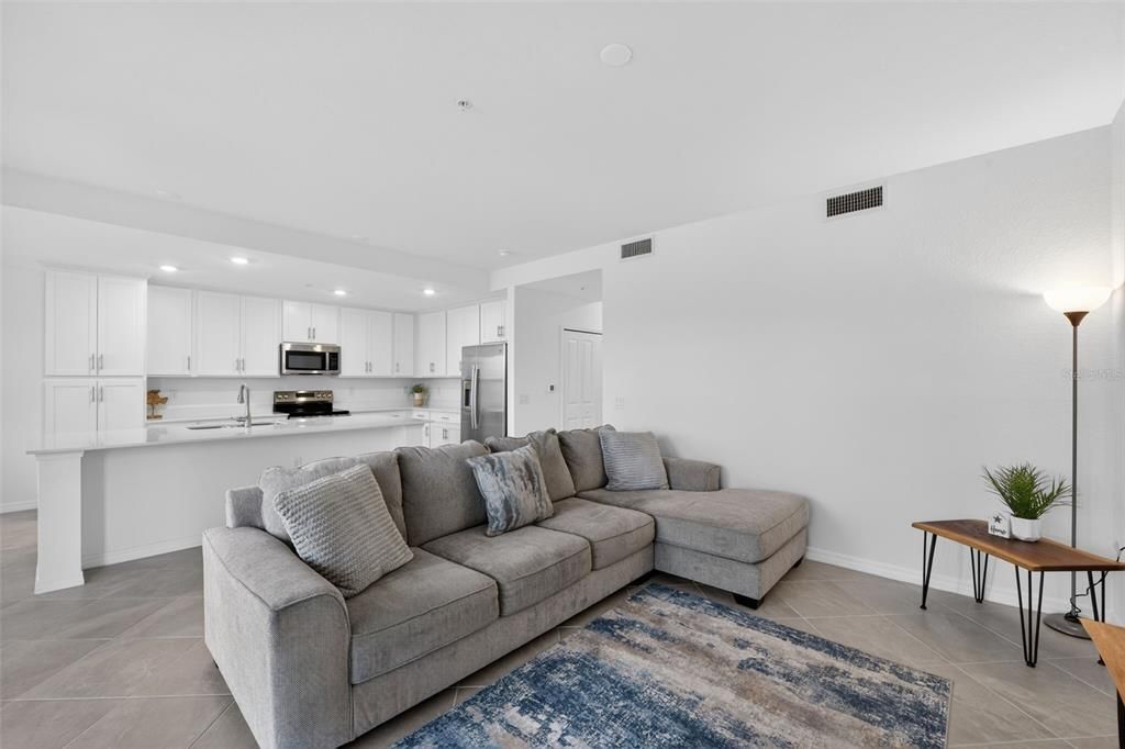 待售: $255,000 (2 贝兹, 2 浴室, 1180 平方英尺)