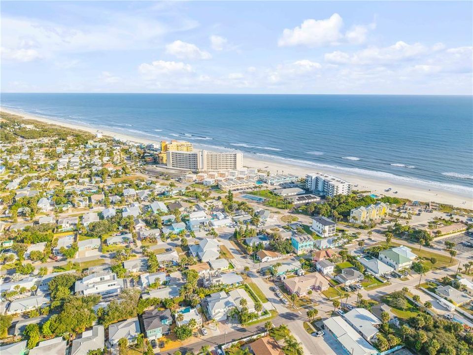 For Sale: $849,000 (2 beds, 2 baths, 1205 Square Feet)