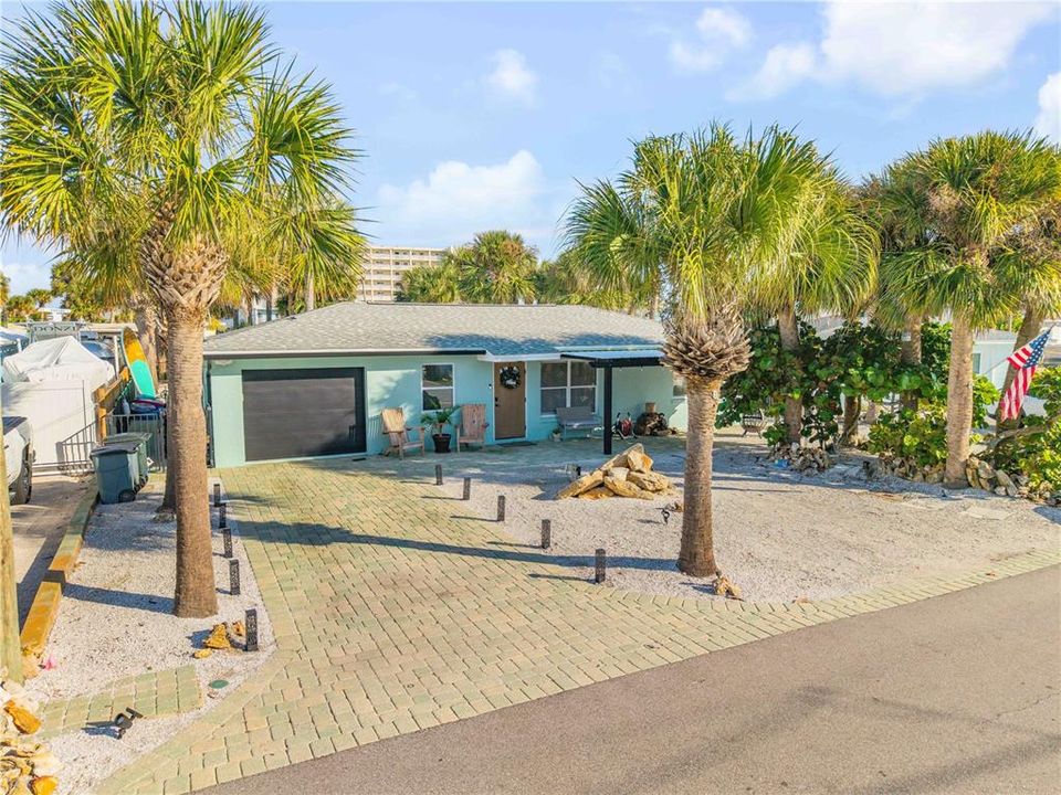 For Sale: $849,000 (2 beds, 2 baths, 1205 Square Feet)