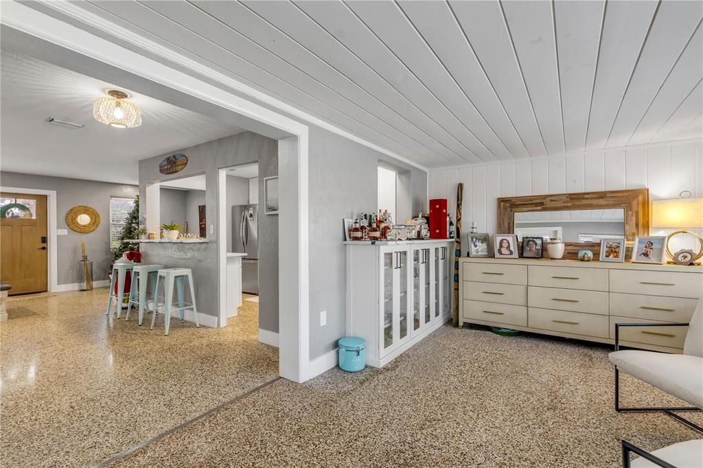 For Sale: $849,000 (2 beds, 2 baths, 1205 Square Feet)