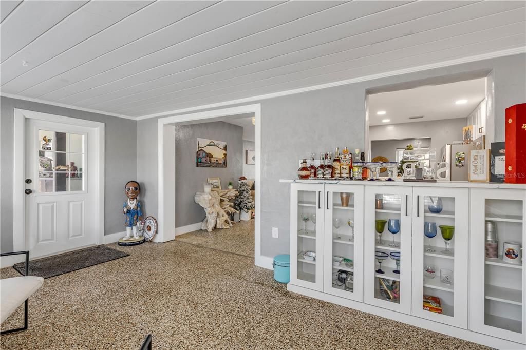 For Sale: $849,000 (2 beds, 2 baths, 1205 Square Feet)