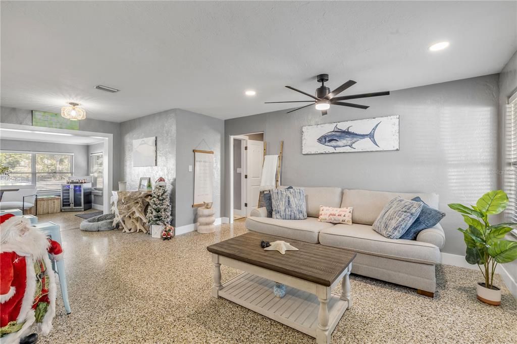 For Sale: $849,000 (2 beds, 2 baths, 1205 Square Feet)