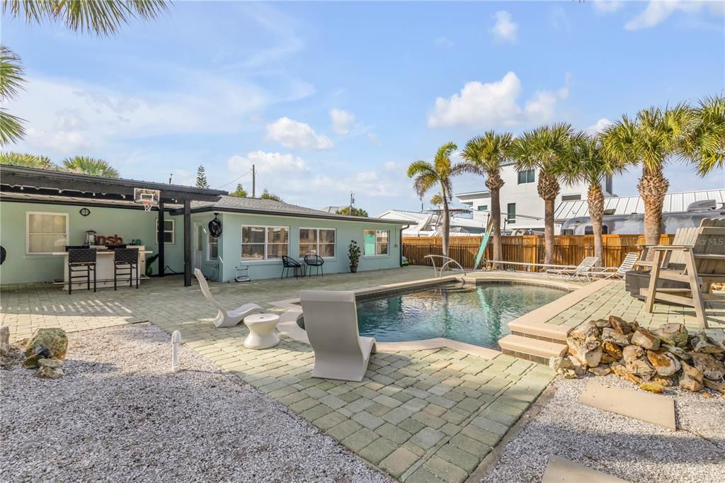 For Sale: $849,000 (2 beds, 2 baths, 1205 Square Feet)