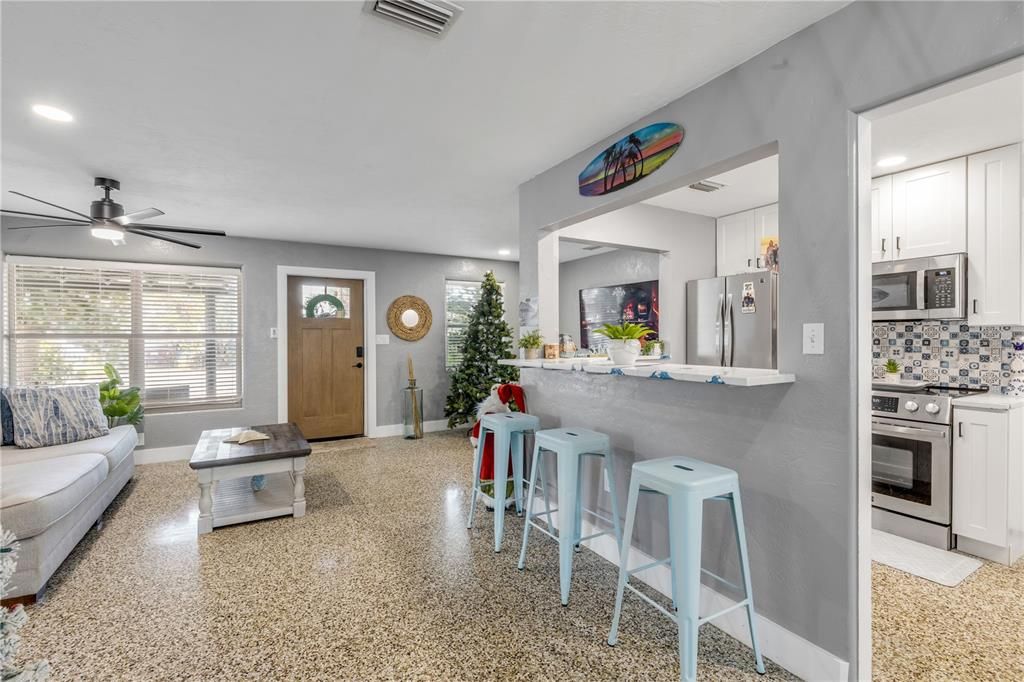 For Sale: $849,000 (2 beds, 2 baths, 1205 Square Feet)
