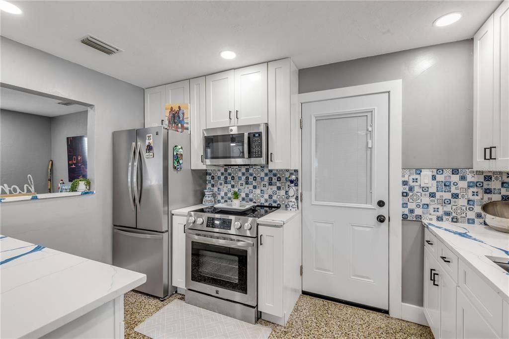 For Sale: $849,000 (2 beds, 2 baths, 1205 Square Feet)