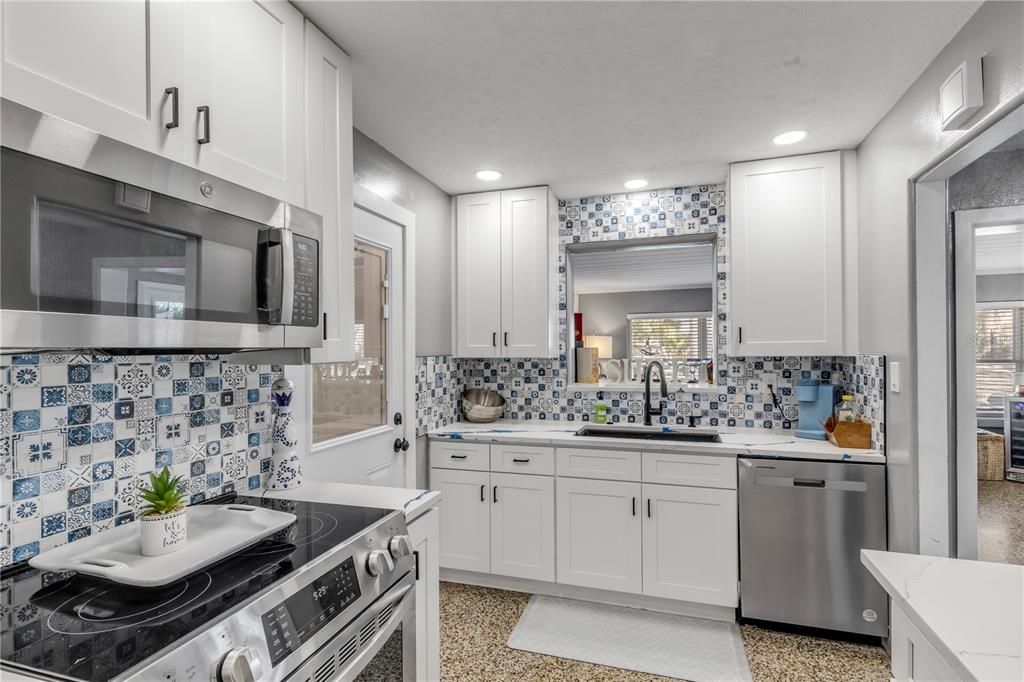 For Sale: $849,000 (2 beds, 2 baths, 1205 Square Feet)