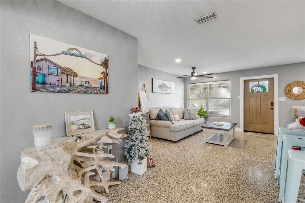 For Sale: $849,000 (2 beds, 2 baths, 1205 Square Feet)