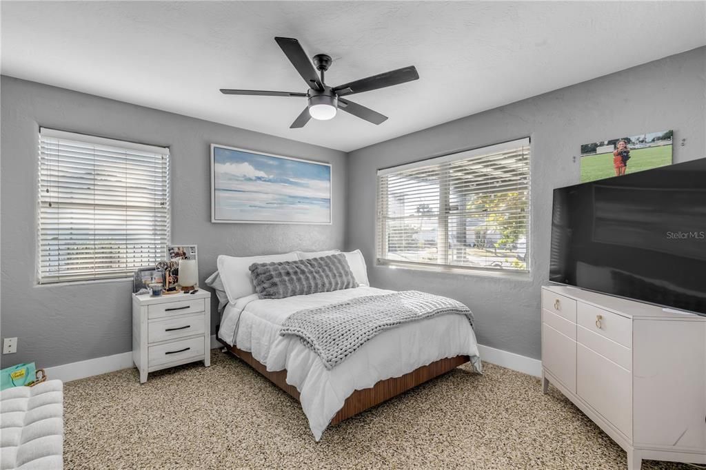 For Sale: $849,000 (2 beds, 2 baths, 1205 Square Feet)