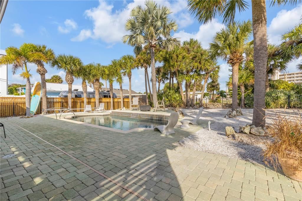 For Sale: $849,000 (2 beds, 2 baths, 1205 Square Feet)