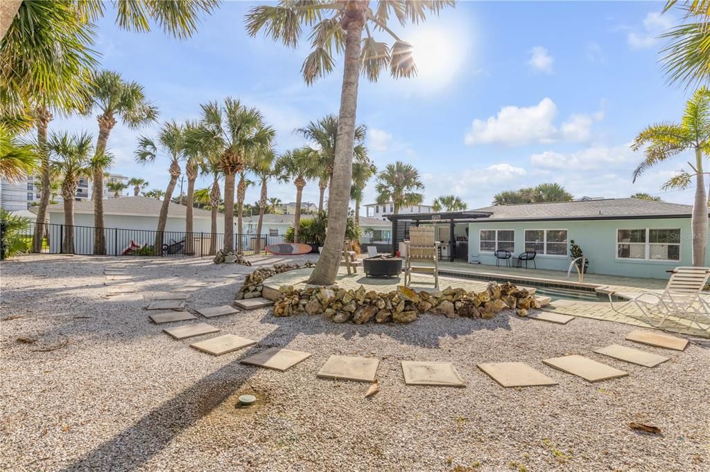 For Sale: $849,000 (2 beds, 2 baths, 1205 Square Feet)