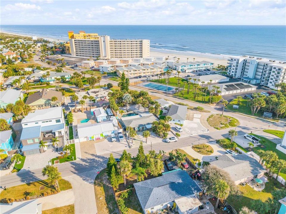 For Sale: $849,000 (2 beds, 2 baths, 1205 Square Feet)