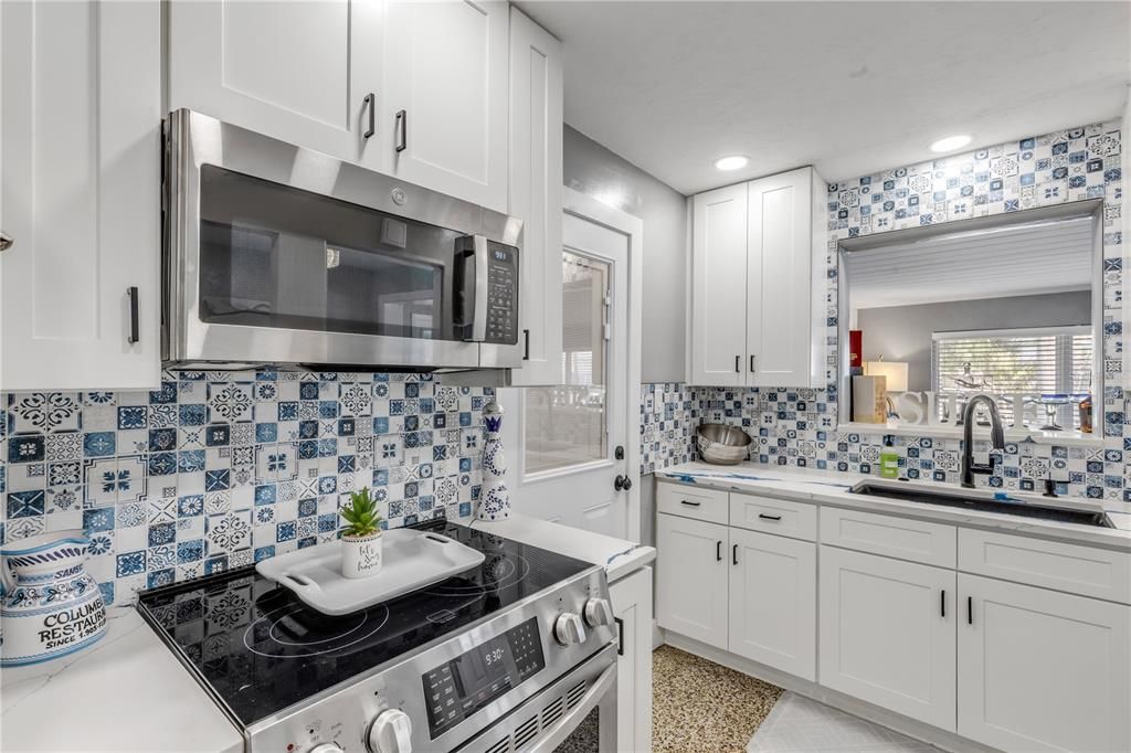 For Sale: $849,000 (2 beds, 2 baths, 1205 Square Feet)