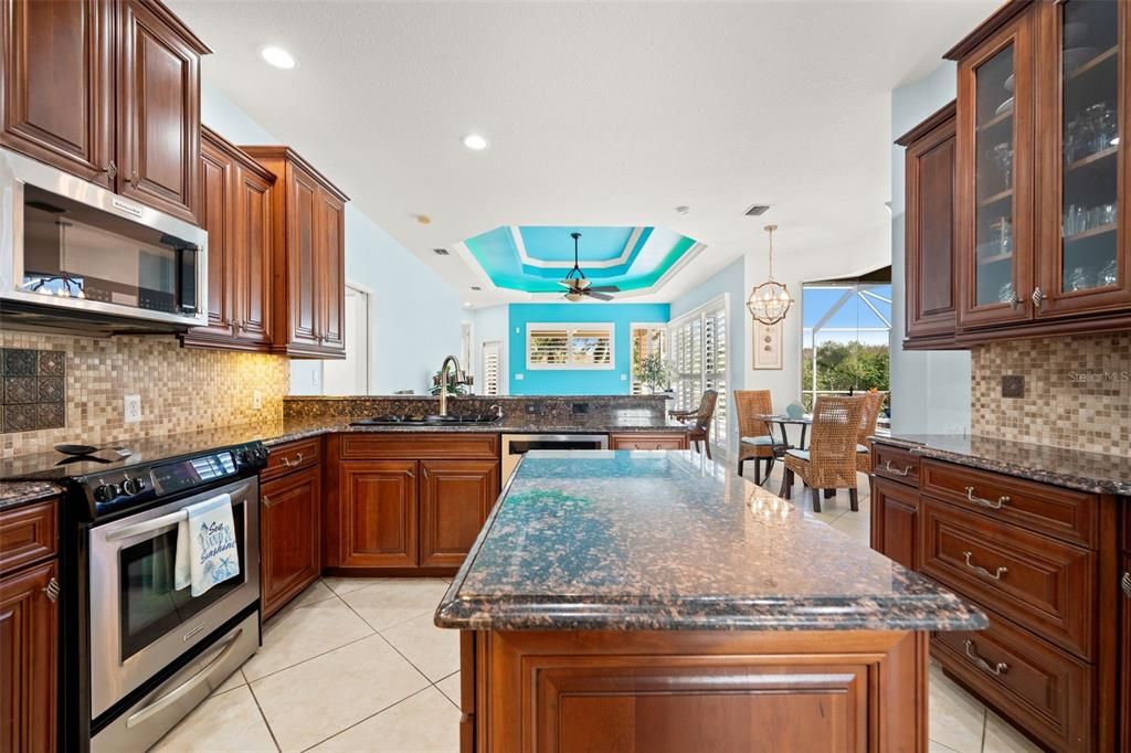 На продажу: $599,900 (4 спален, 3 ванн, 2351 Квадратных фут)